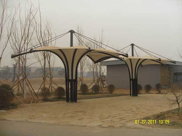 廣東省中材高新材料有限公司的張拉膜：建筑領(lǐng)域的創(chuàng)新應(yīng)用與特點(diǎn)